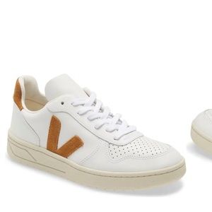 veja v-10 sneakers - honey